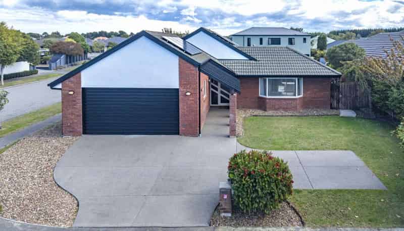 1 Flaxgrove Place, Parklands