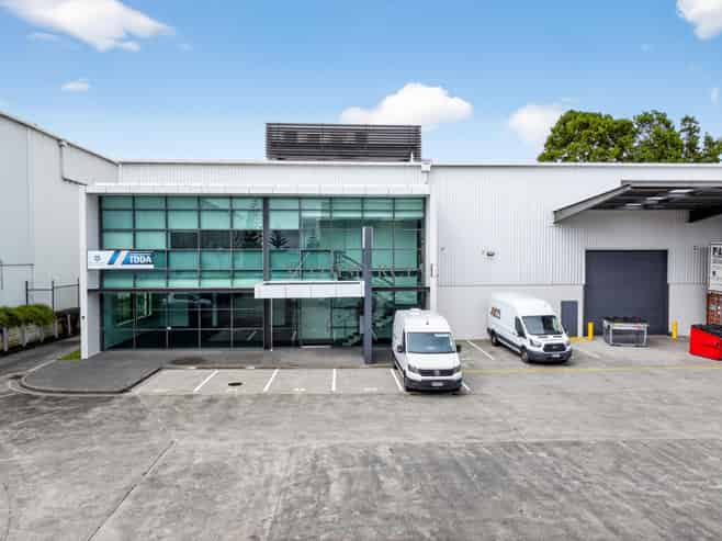 1,233sqm Modern Industrial in Prime Highbrook