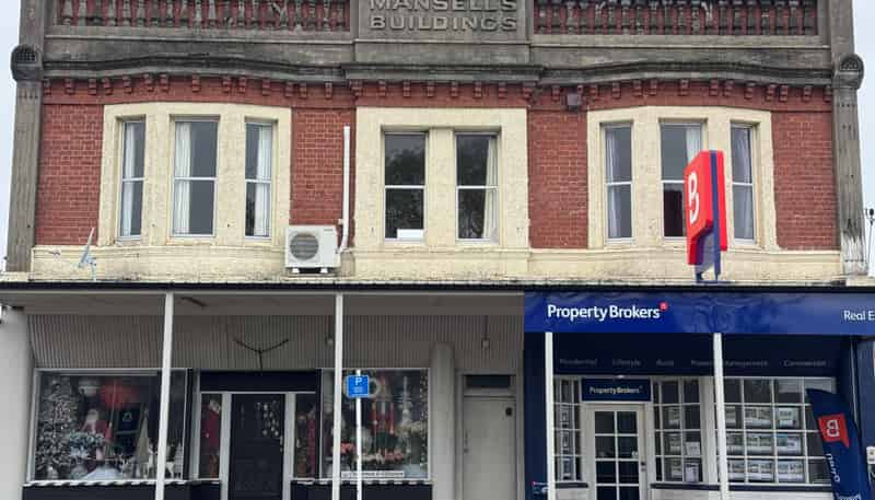 114 Bridge Street, Bulls