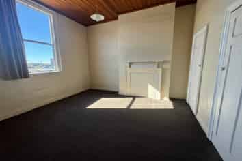 114 Bridge Street, Bulls