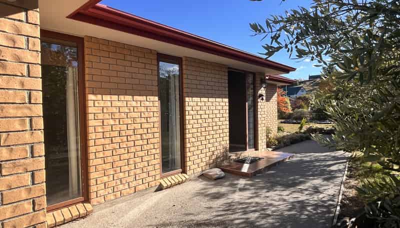 24 Hewson Crescent, Lake Hawea