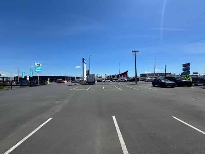 1,112sqm Warehouse with Massive Exposure