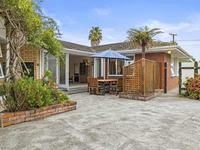 8 Raine Street, Whanganui East