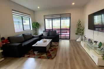 16 Hauhake Road, Flat Bush