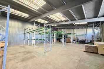 Rosebank Road Warehouse and Office | 727m2