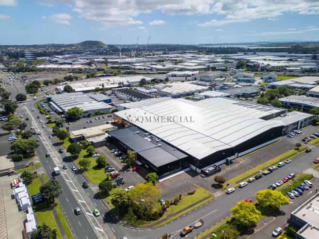 7,166sqm High-Stud DC with Drive-Through Breezeway