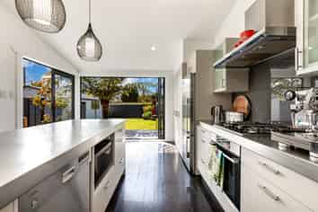 15 North Street, Petone