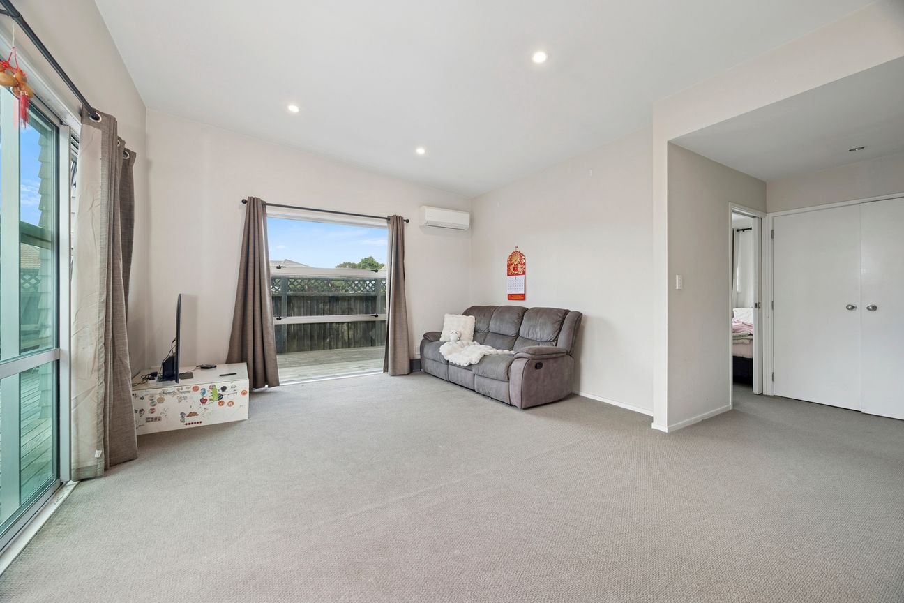 Modern Freehold Townhouse-Walk to Town! - View 3