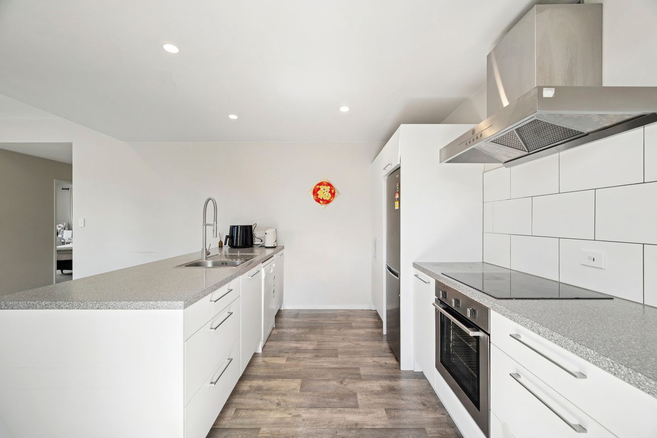Modern Freehold Townhouse-Walk to Town! - View 4