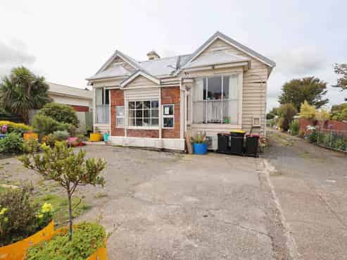 35 Queens Drive, Richmond