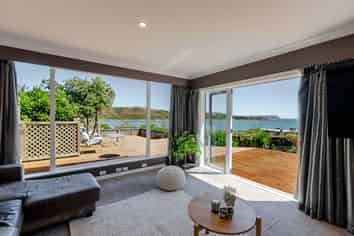 11 Acheron Road, Paremata