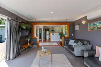 11 Acheron Road, Paremata