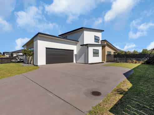 11 Olney Court, One Tree Point