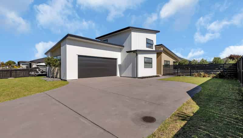 11 Olney Court, One Tree Point