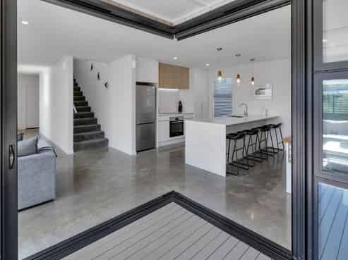 11 Olney Court, One Tree Point