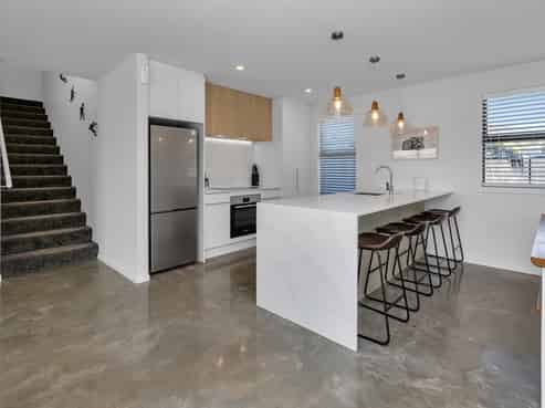 11 Olney Court, One Tree Point