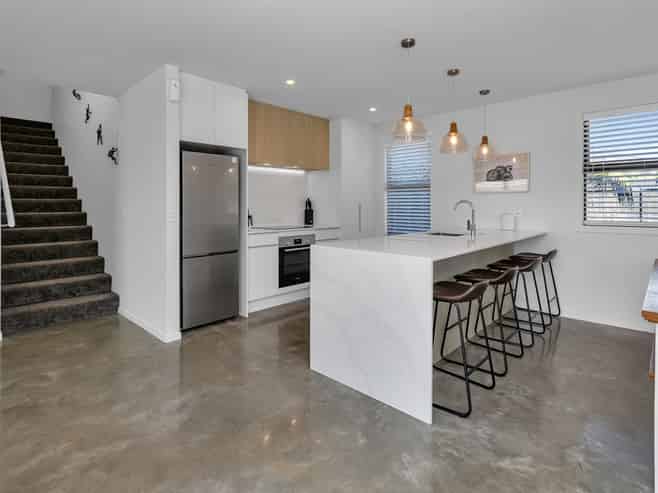 11 Olney Court, One Tree Point