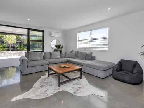 11 Olney Court, One Tree Point