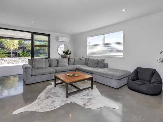 11 Olney Court, One Tree Point