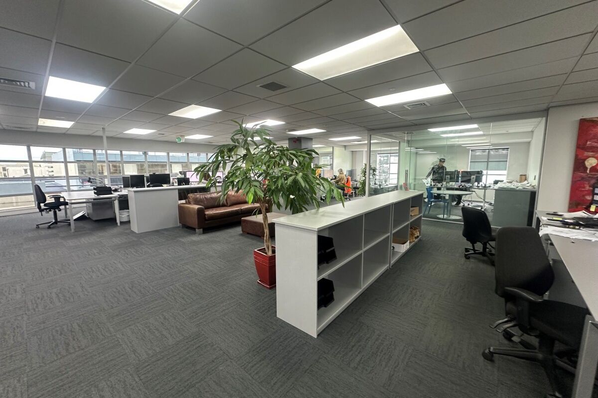 A Modern, Central Newmarket Office with Deck - Bild 2