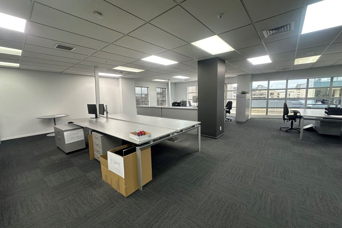 A Modern, Central Newmarket Office with Deck - Bild 5