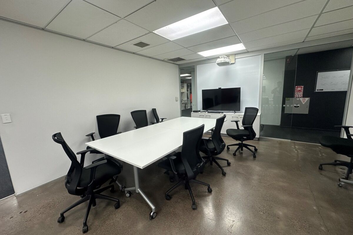 A Modern, Central Newmarket Office with Deck - Bild 4