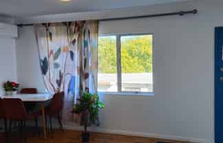 2/78 West Coast Road, Glen Eden