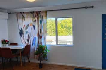 2/78 West Coast Road, Glen Eden