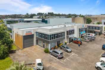 Versatile office/warehouse on William Pickering