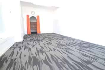 Tidy Space with Strong Road Exposure