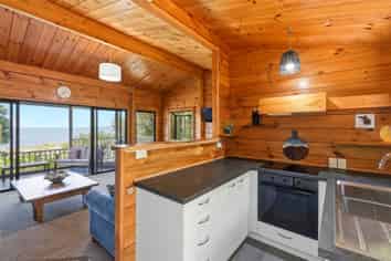 68 Beach Road, Collingwood