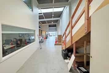 FUNCTIONAL 175M² UNIT FOR LEASE
