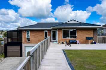 15 Zita Avenue, Matakatia