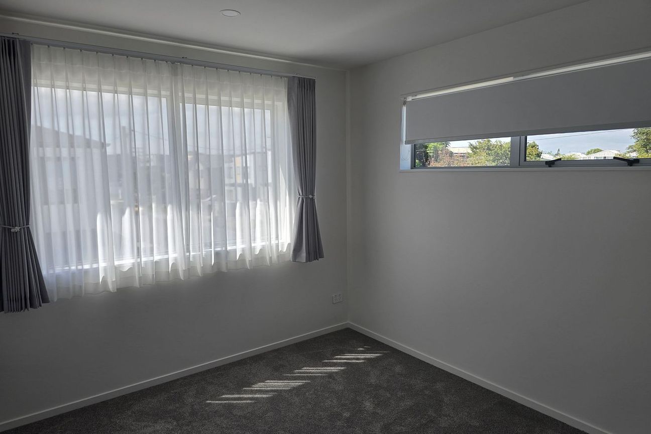 Spacious Family Home in Te Atatu Peninsula - Vista 6