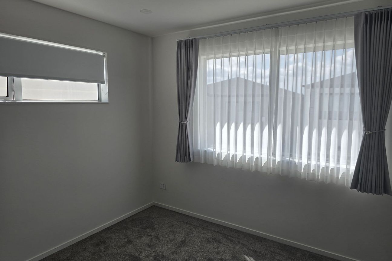 Spacious Family Home in Te Atatu Peninsula - Vista 4