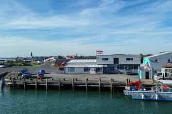 A  Wharf Opportunity in Riverton!