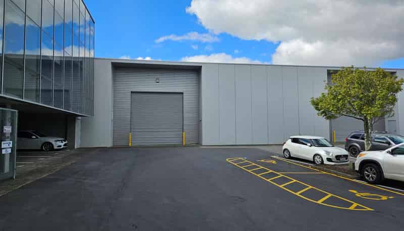  4/11 Orbit Drive, Rosedale