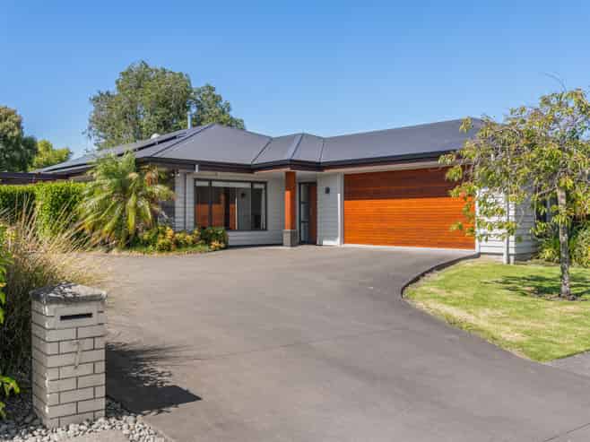 7 Silverstone Place, Lytton West