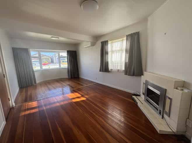 61 Endeavour Street, Lyall Bay