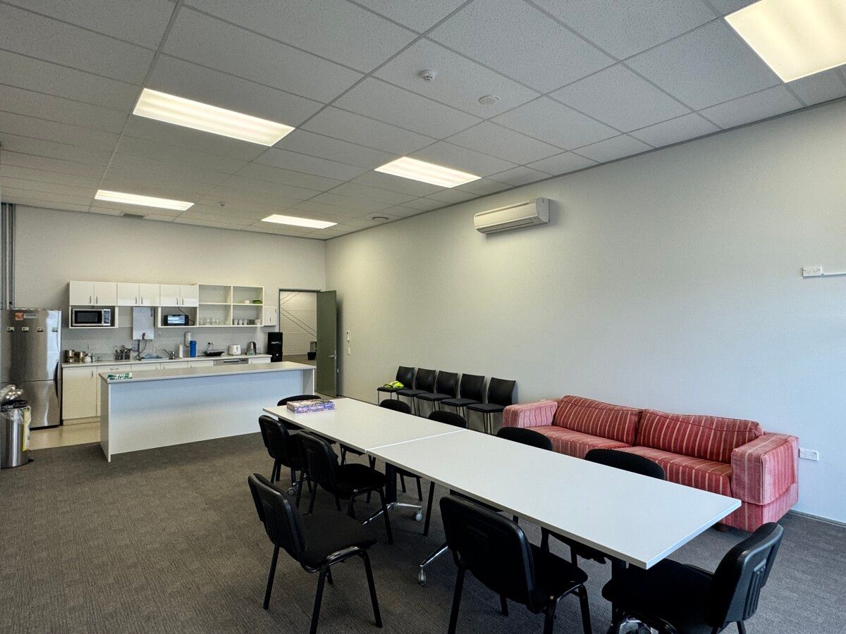 Airport Offices with parking - Mehr