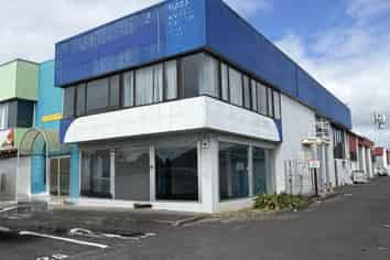 Roadfront Showroom & Warehouse - Puhinui Rd