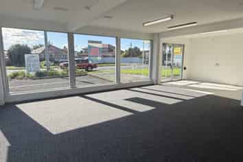 Roadfront Showroom & Warehouse - Puhinui Rd