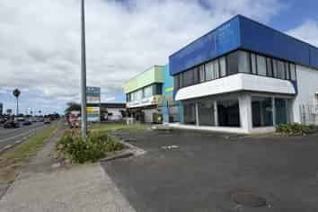 Roadfront Showroom & Warehouse - Puhinui Rd