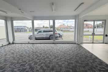 Roadfront Showroom & Warehouse - Puhinui Rd