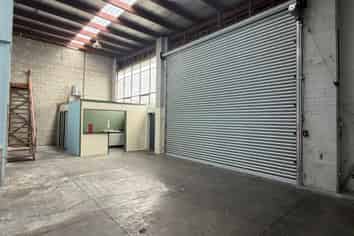 Roadfront Showroom & Warehouse - Puhinui Rd