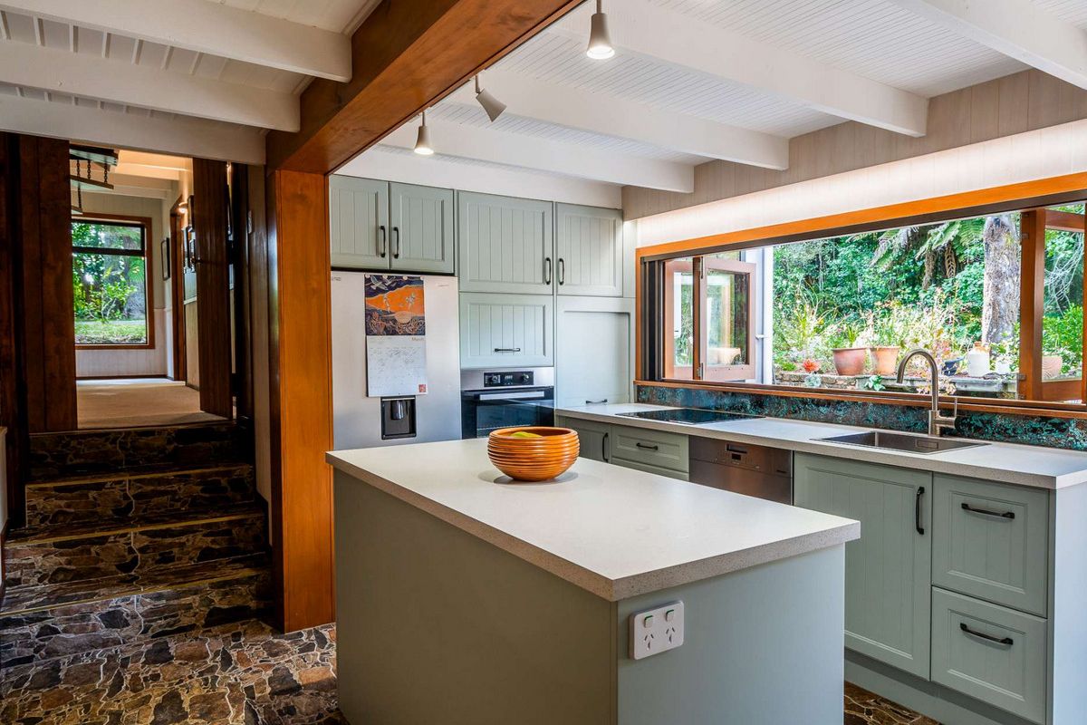 NEWLY RENOVATED HOME, GARDEN SANCTUARY - Vista 4