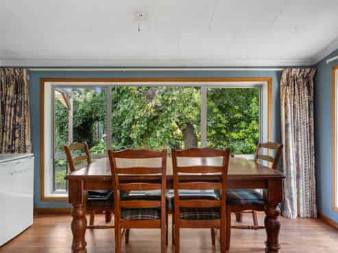 8 Foxhill Cemetery Road, Wakefield