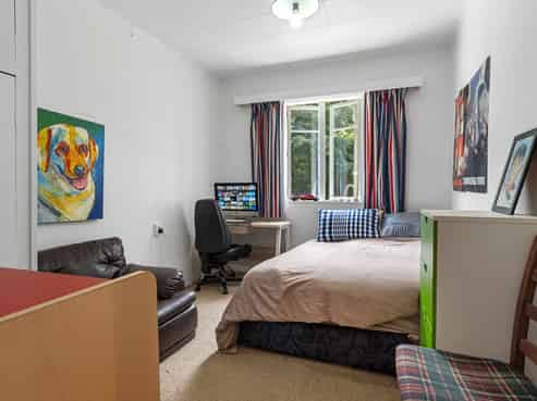 8 Foxhill Cemetery Road, Wakefield