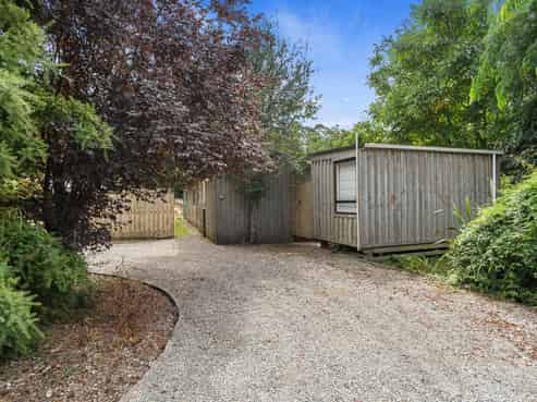 8 Foxhill Cemetery Road, Wakefield