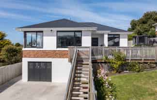 11 Middleton Road, Kew